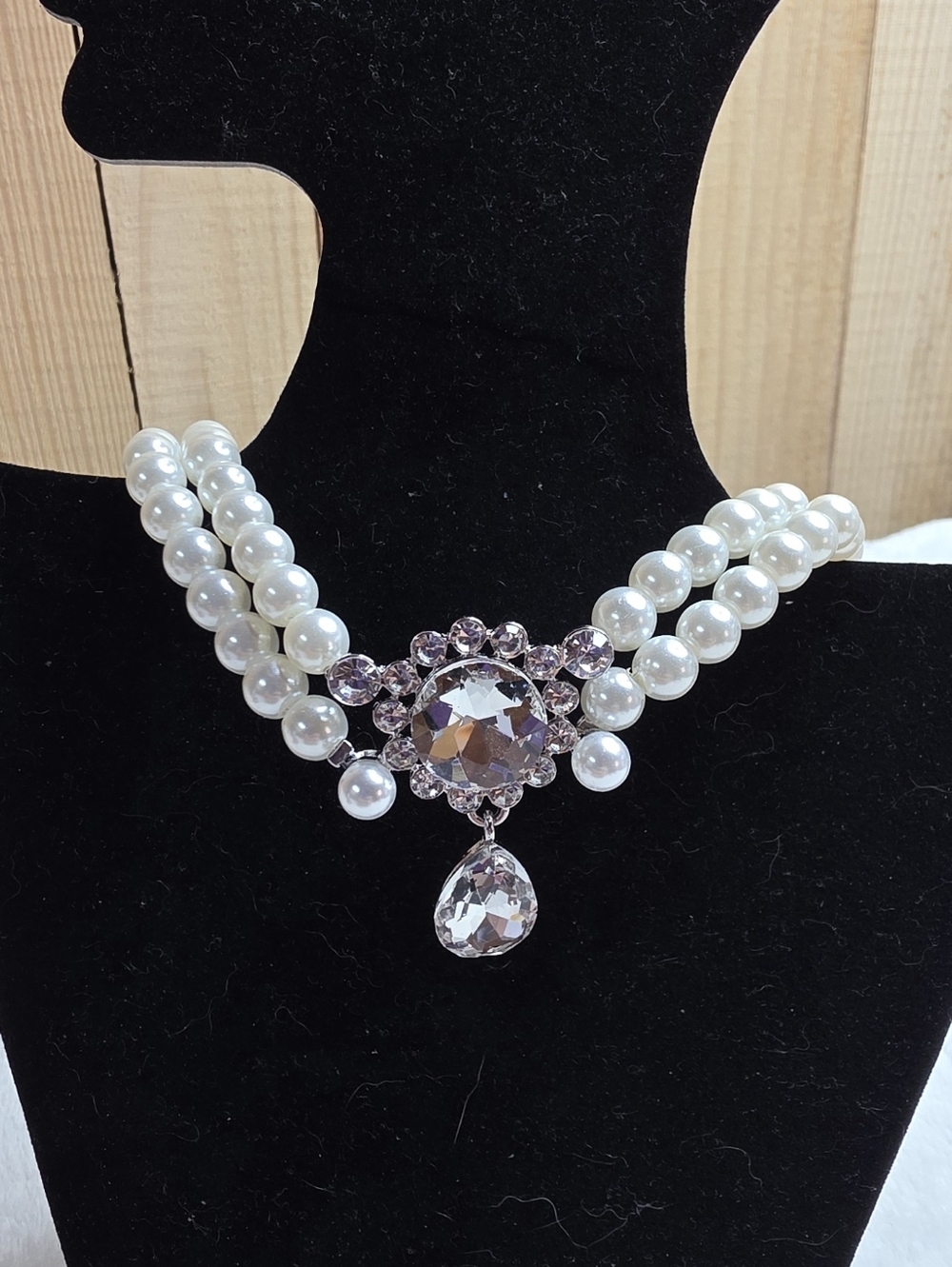 Elegant White Pearl Double-Strand Necklace with Crystal Pendant